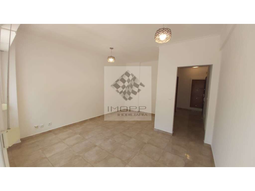 Apartamento T1 em Campo de Ourique - Grande imagem: 3/20