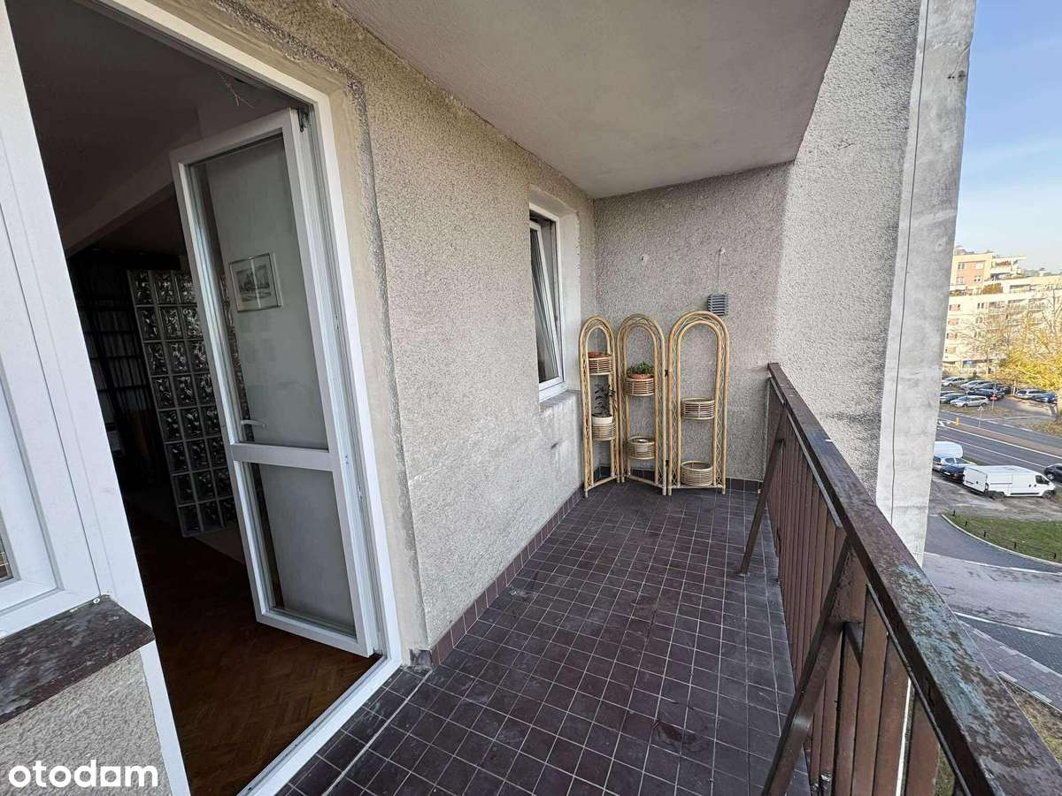 Trzy pokoje z dużym balkonem-3