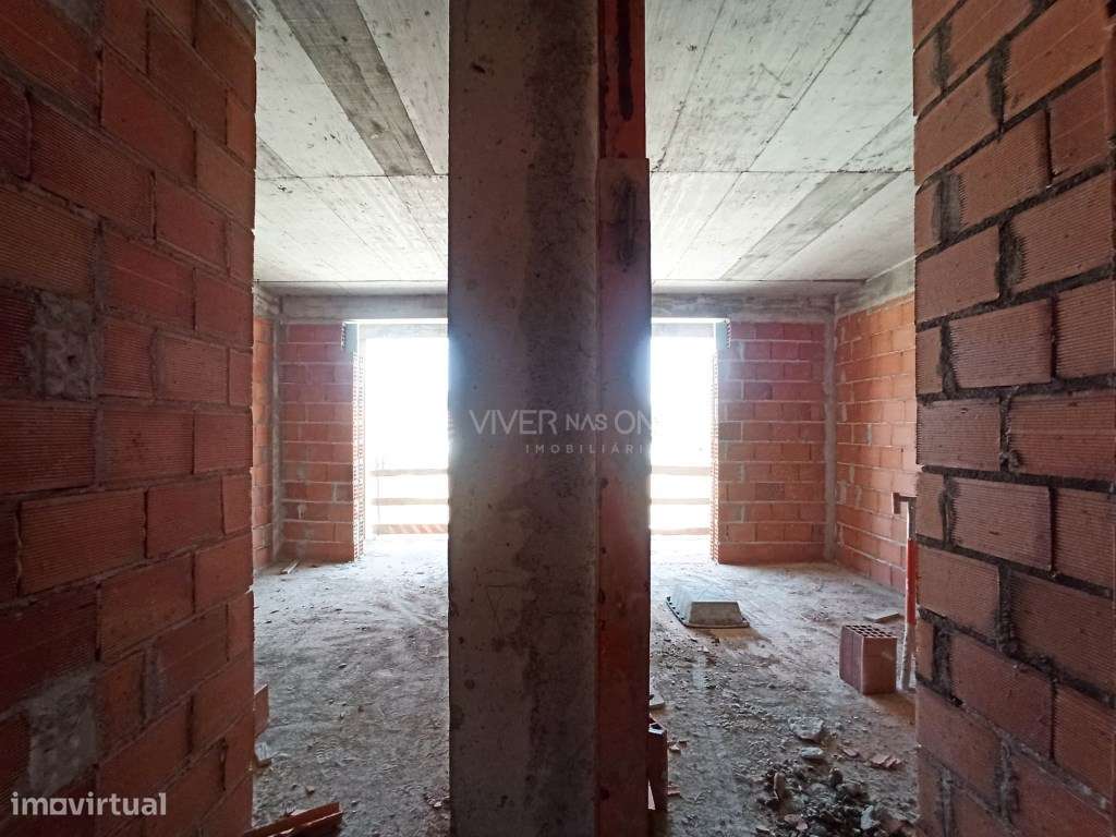 Apartamento T3 Duplex c/ garagem e varandas | Vale de Milhaços | Co... - Grande imagem: 4/57