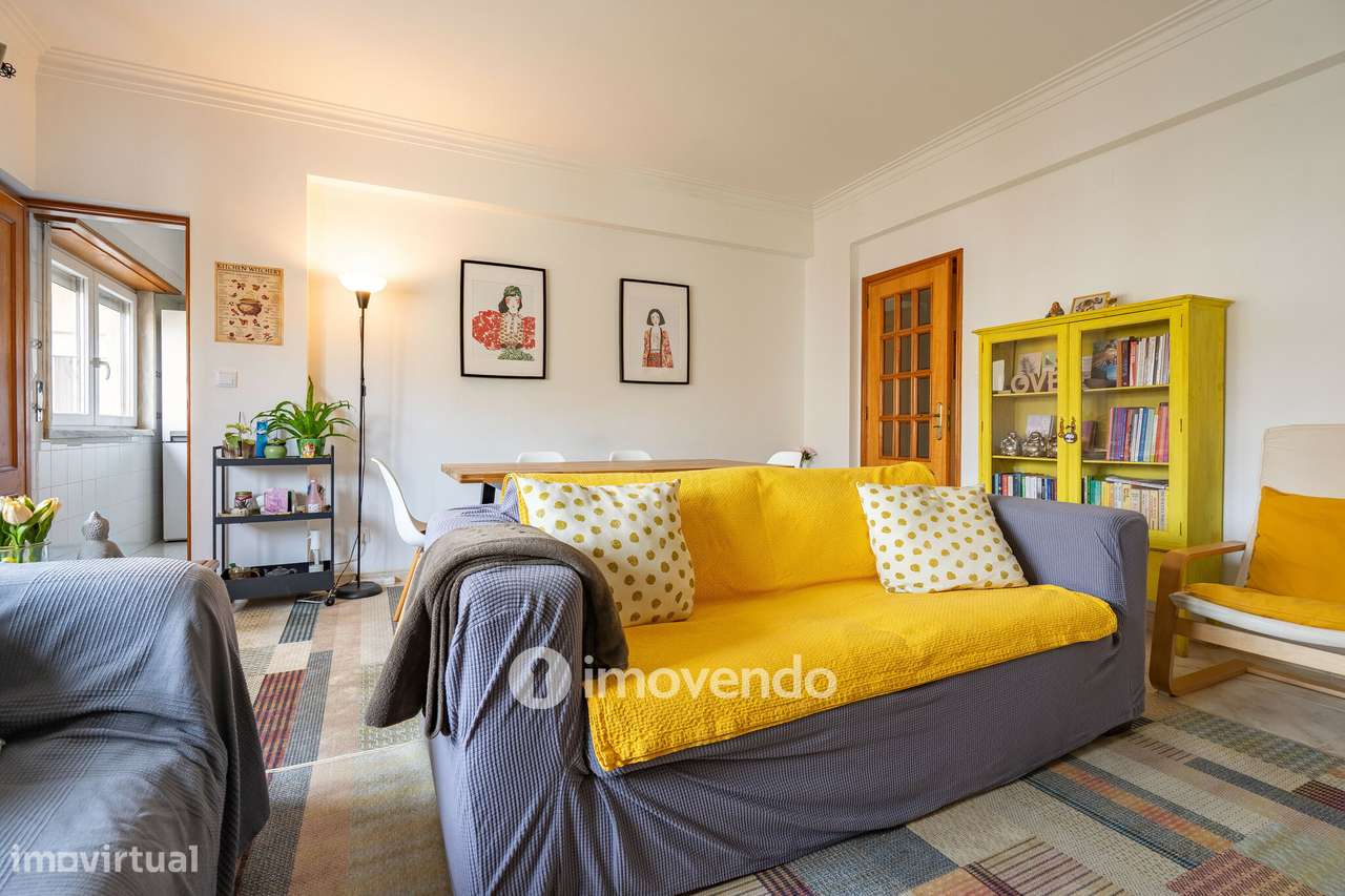 Apartamento T3 com áreas amplas e arrecadação, em Carnaxide - Grande imagem: 5/45