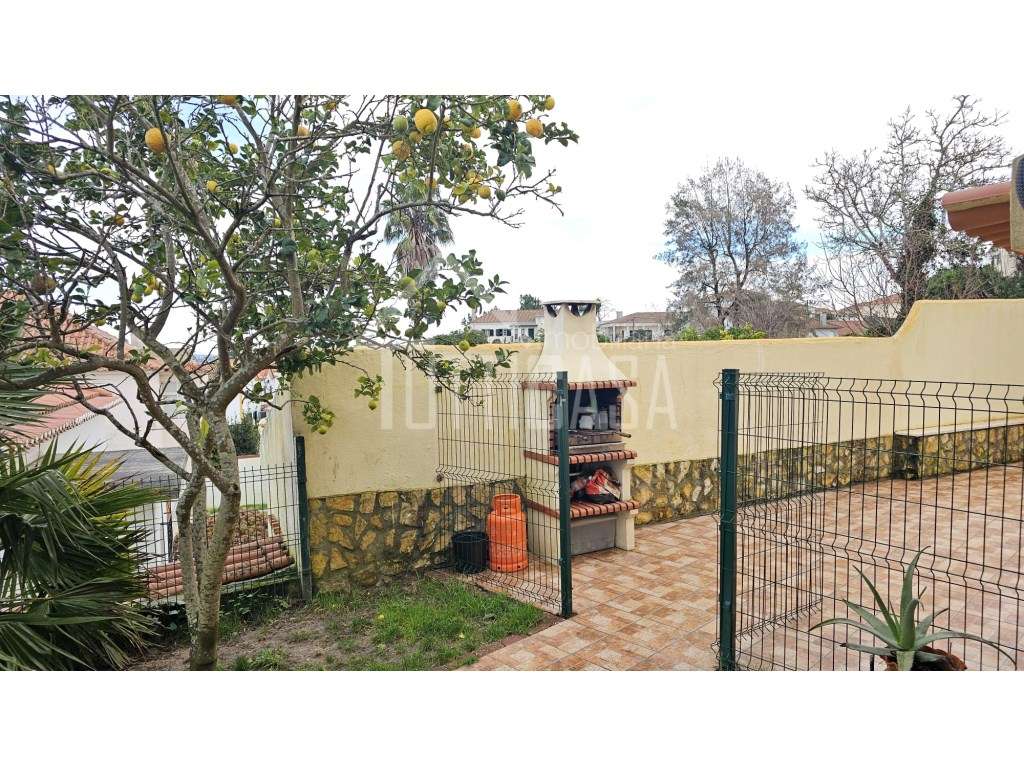 Moradia T3+1 na Venda do Pinheiro-10