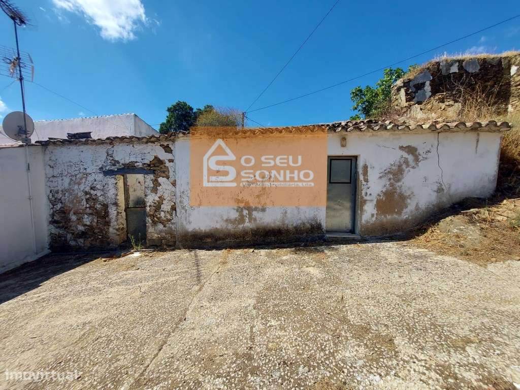 Moradia T2 com Projeto Aprovado com Piscina na Serra-24