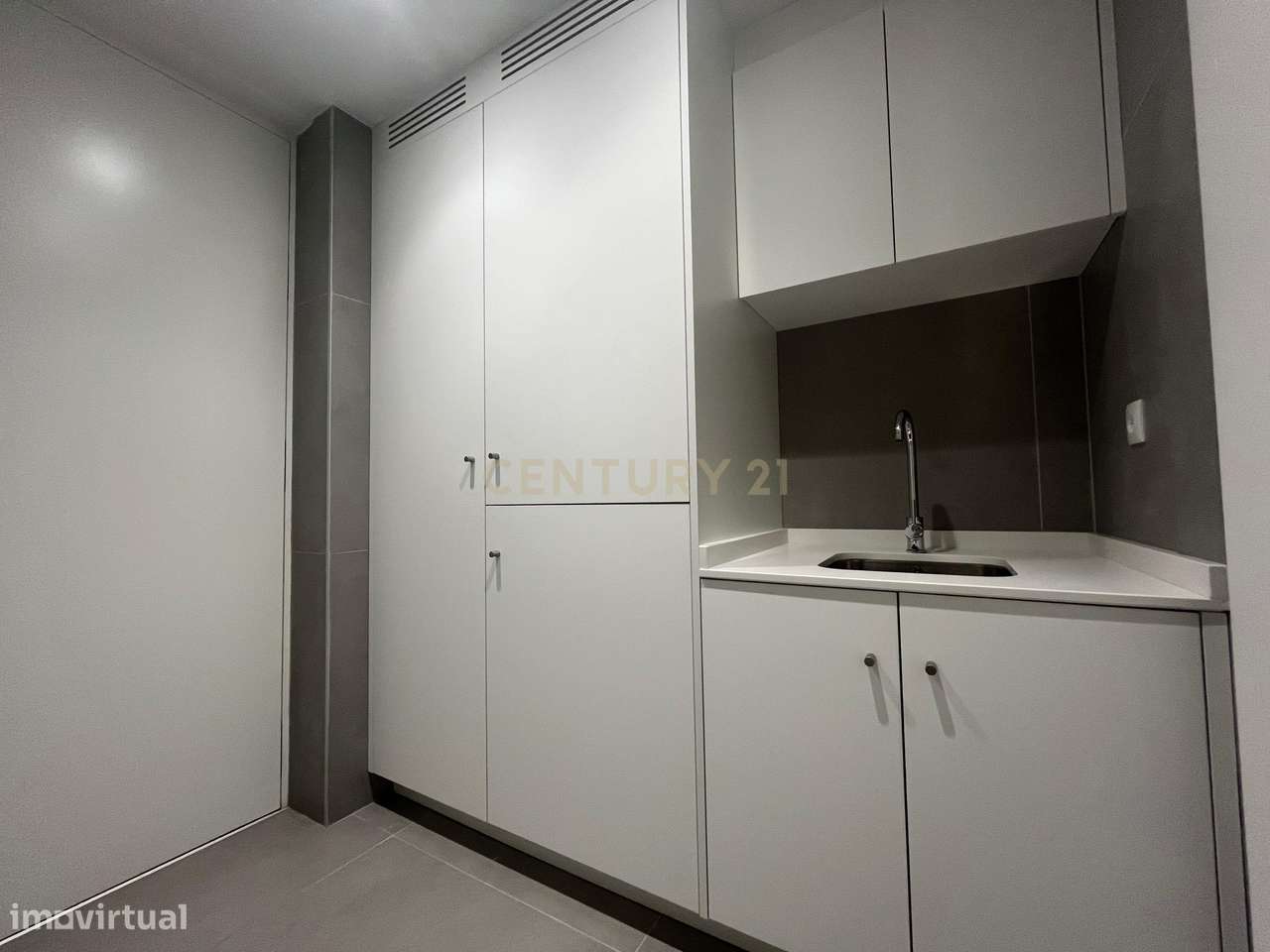 Moradia Contemporânea de Luxo em Azurara | Elegância, Privacidade e Di-50