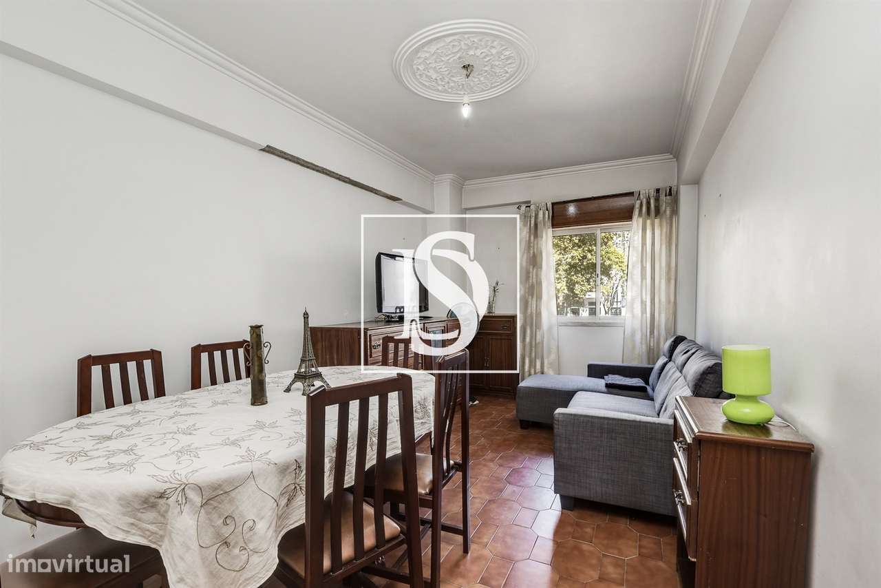 Apartamento T2  com orientação sul, arrecadação e excelente Localizaçã-4