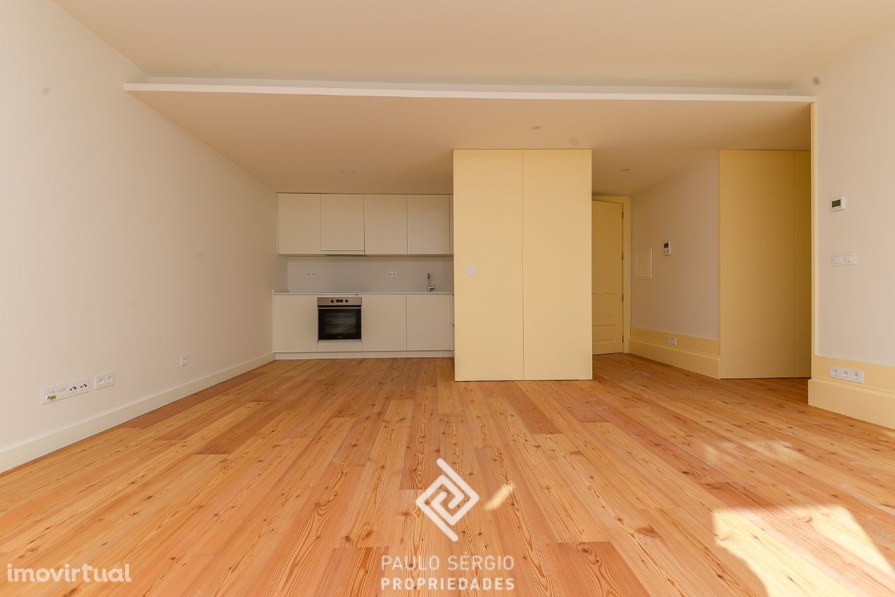 Apartamento T0 localizado na Rua de Santa de Catarina, Porto