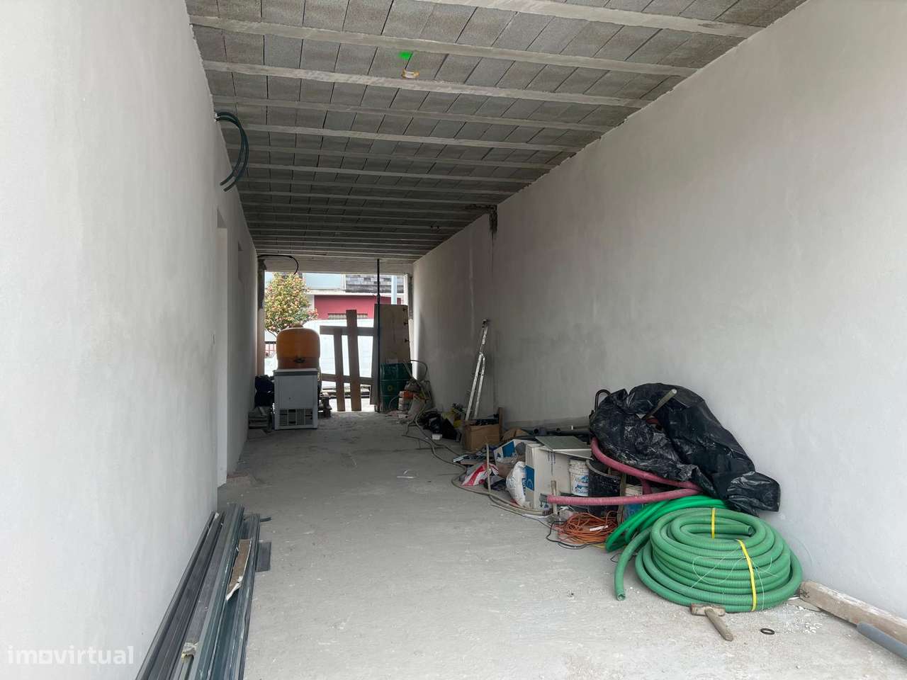 Moradia T4 em Fase Final de Construção com Piscina — Centro de Chaves-6