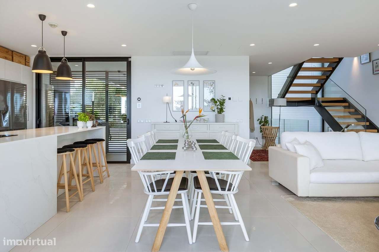 MODERNA E LUXUOSA MORADIA T3 COM PISCINA E GARAGEM PERTO DA MARINA DE-20