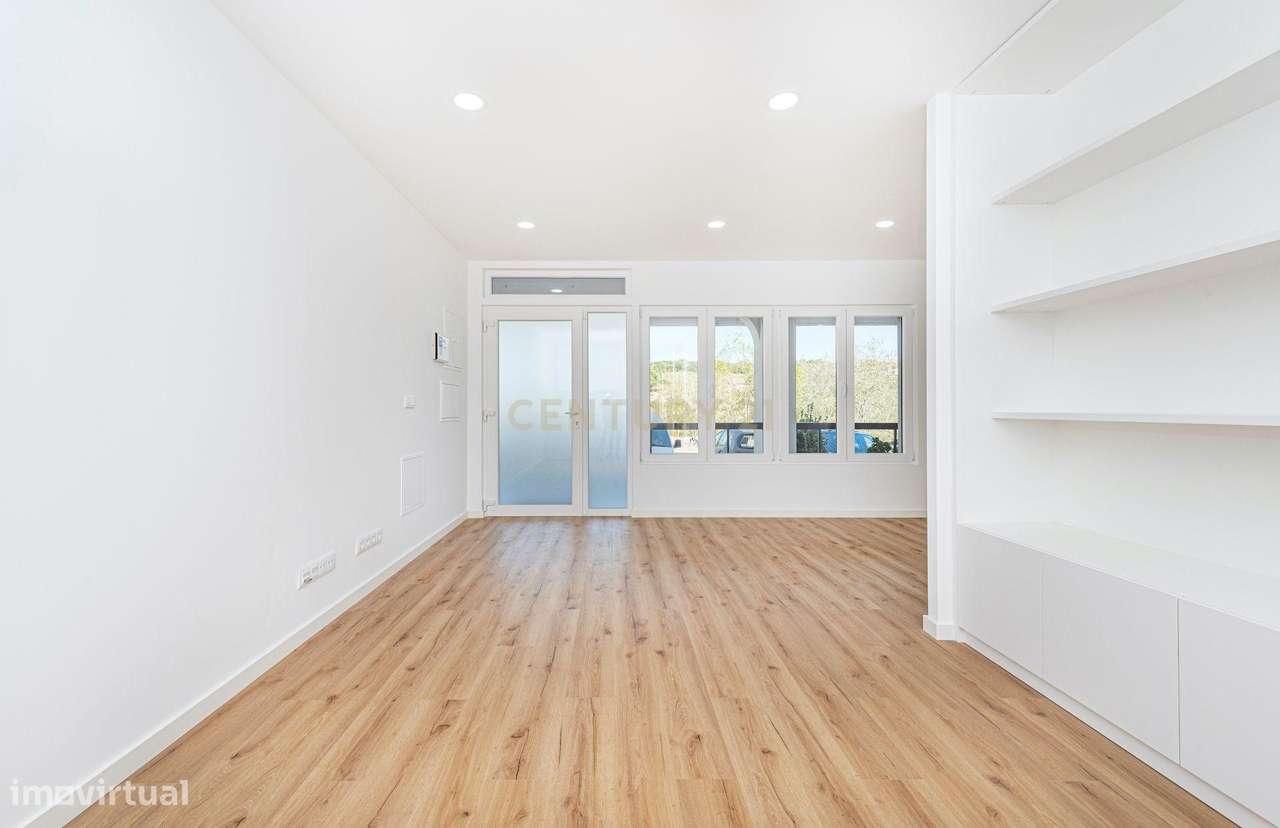 Loja completamente remodelada transformada em T0 - Grande imagem: 4/21