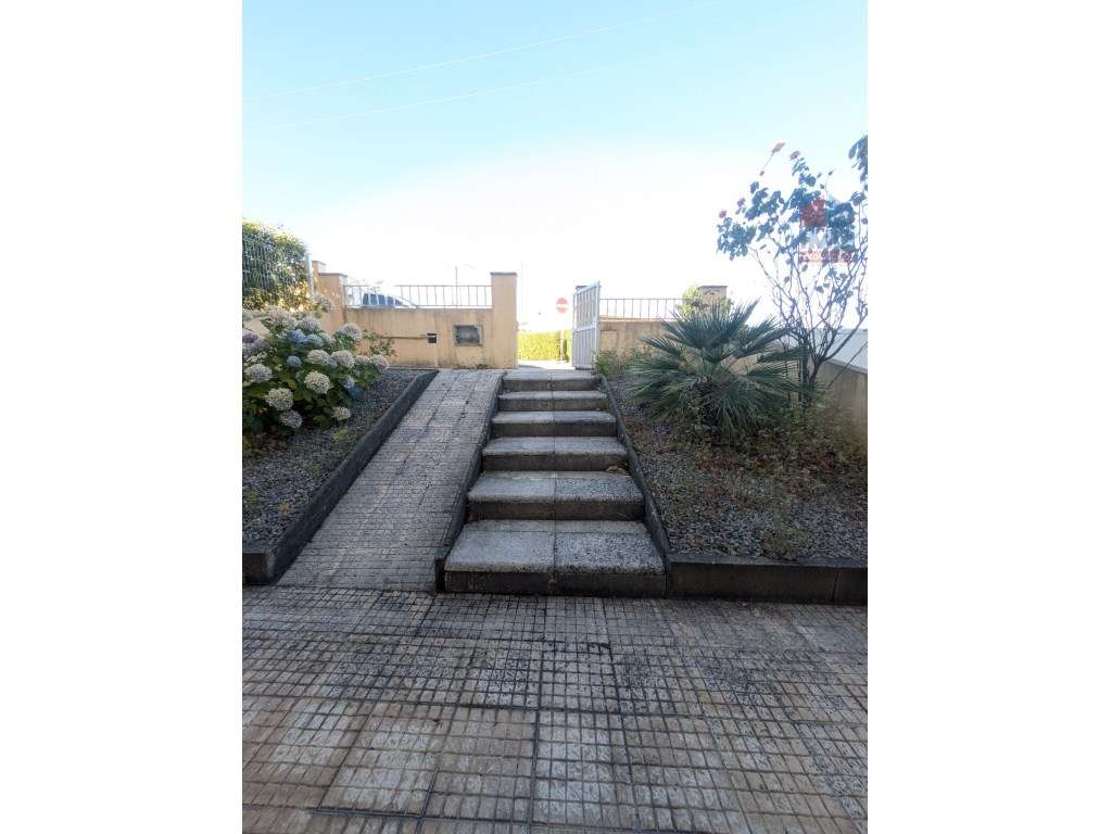 MORADIA T4 EM BANDA JUNTO AO HOSPITAL DE VILA REAL-6