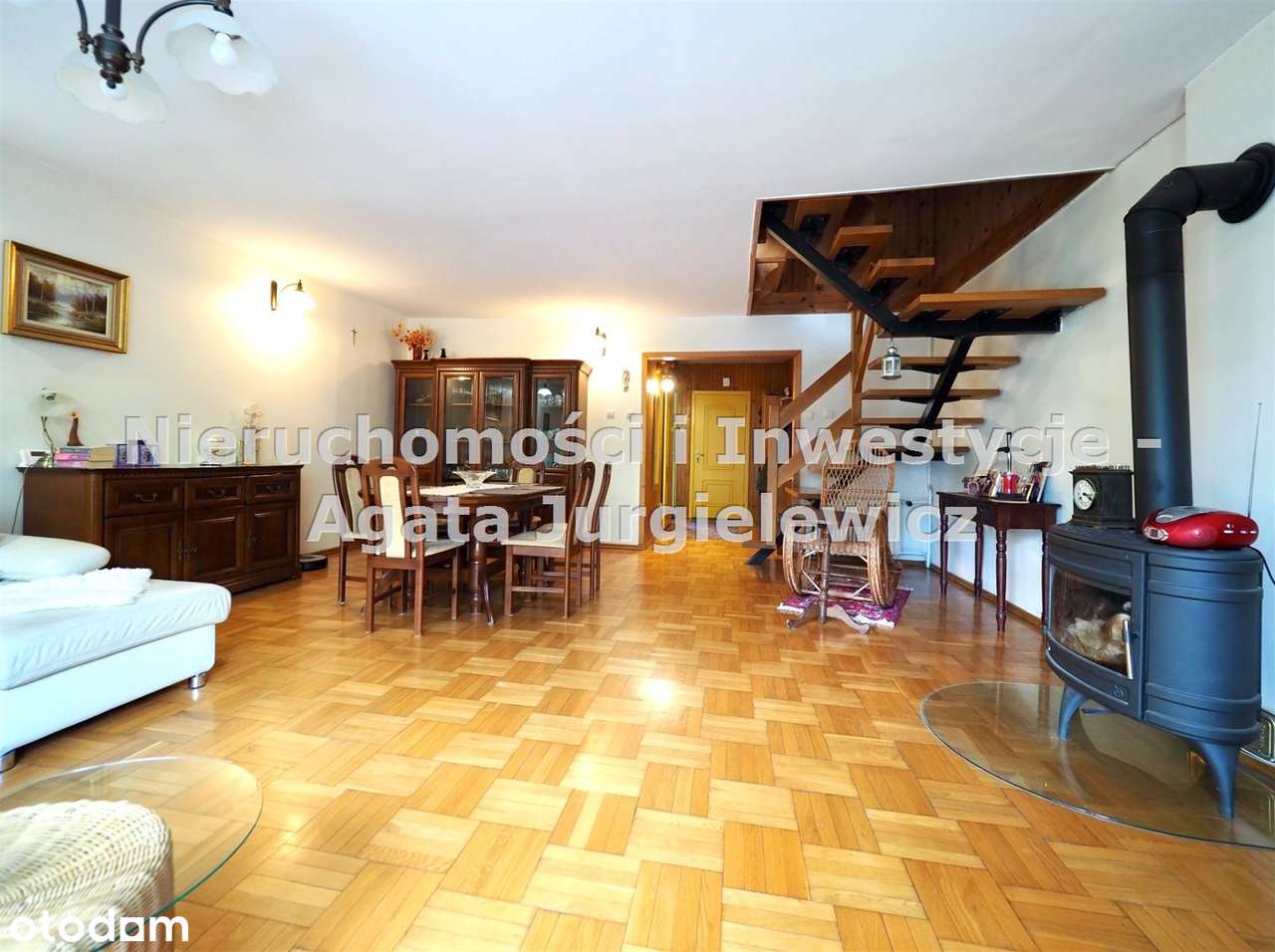 Szereg środkowy, 4 pokoje + strych użytkowy!-1