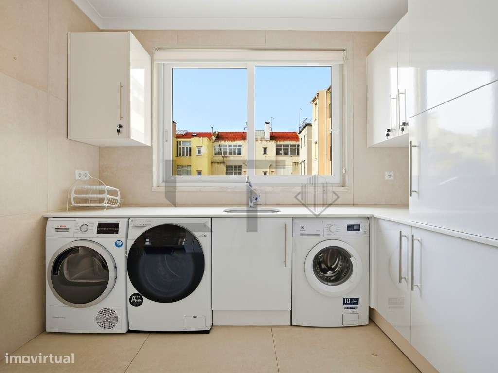 Prédio/Moradia T4 com Pátio para Venda em Campo de Ourique, Lisboa-31