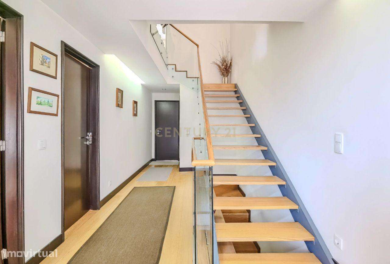 Moradia T4 de 3 Pisos com Garagem Ampla – Senhora da Hora - Grande imagem: 5/30