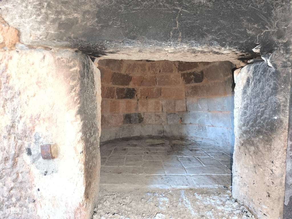 Oportunidade absolutamente imperdível - Moradia com parte renovada ...-41