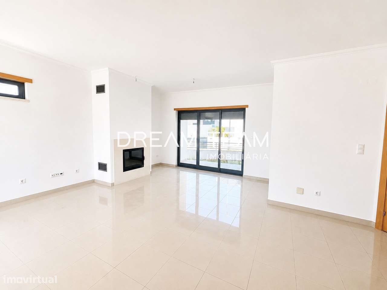 Moradia T5 para venda no Feijó Almada-5