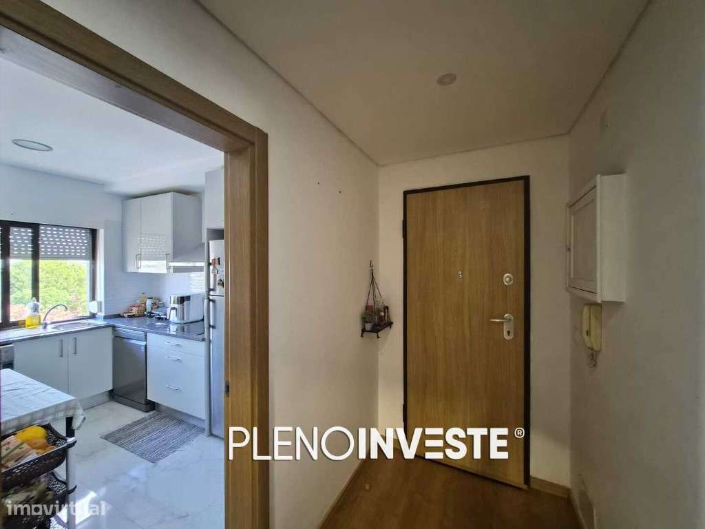 Apartamento T2 em Excelente Estado de Conservação em Palhais-14