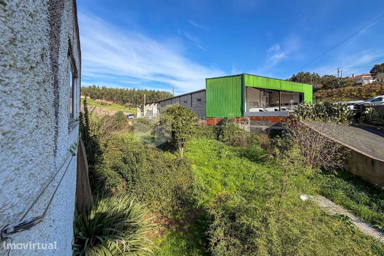 Moradia T3 em Alcobertas com lareira, varanda e potencial de investime-29