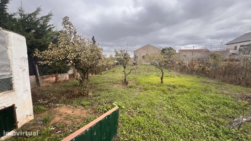 Armazém com Potencial para Moradia no Centro do Cadaval!-18