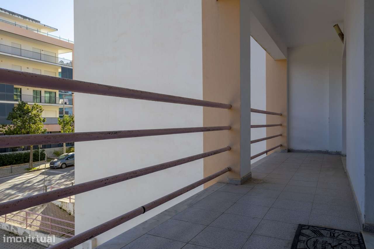 Apartamento T2 Espaçoso em Armação de Pêra com Garagem!-28