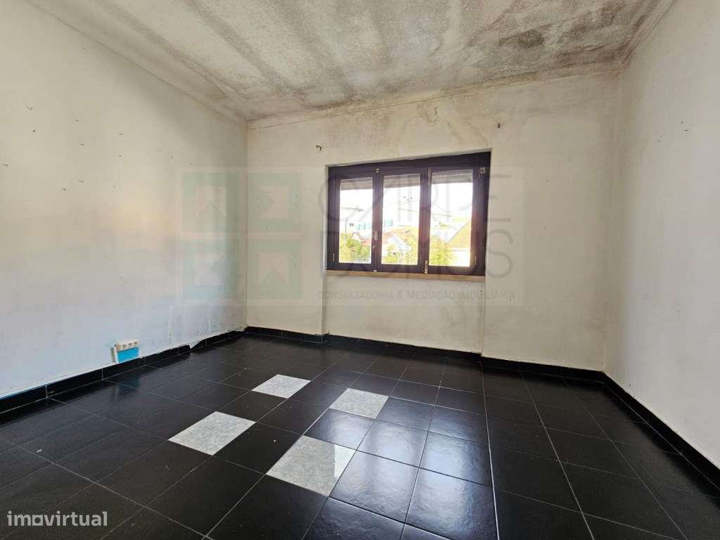 Prédio com Comércio e 2 apartamentos, em Mem Martins, Sintra-38