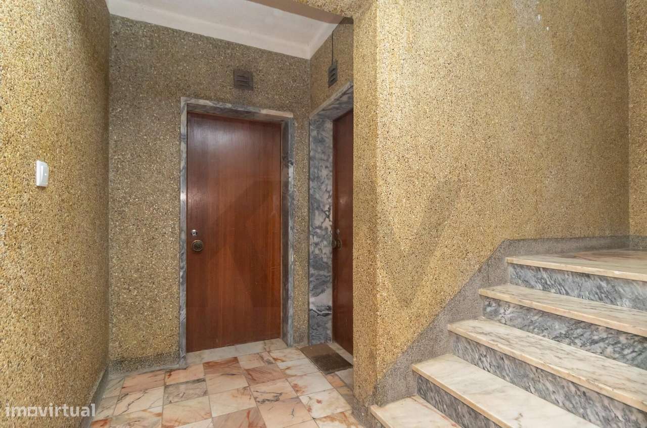 Apartamento T4 Duplex na Amora-47
