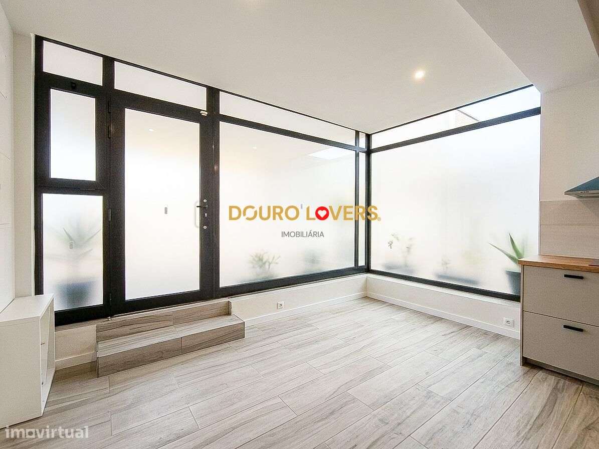 Apartamento T0 à venda na Rua da Constituição-0