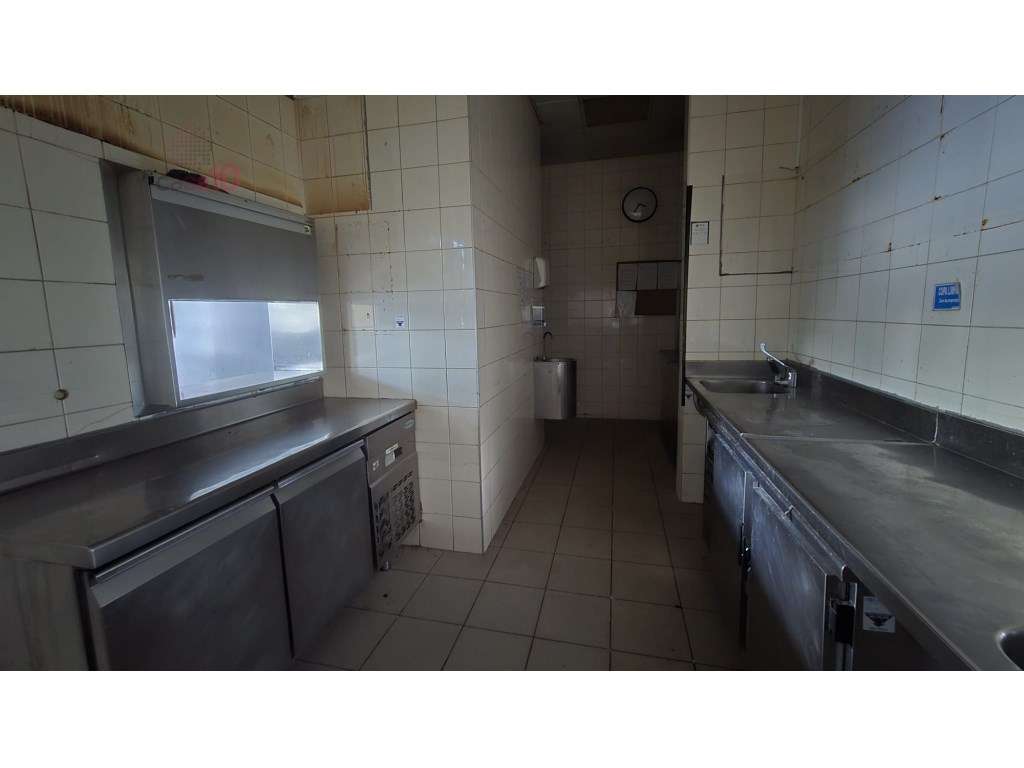 Vende-se excelente espaço comercial no Parque das Nações - Grande imagem: 4/44