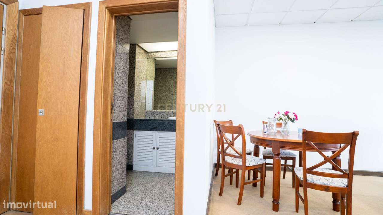 Escritório para arrendamento com 37 m2 em Entre-Campos - Grande imagem: 5/25