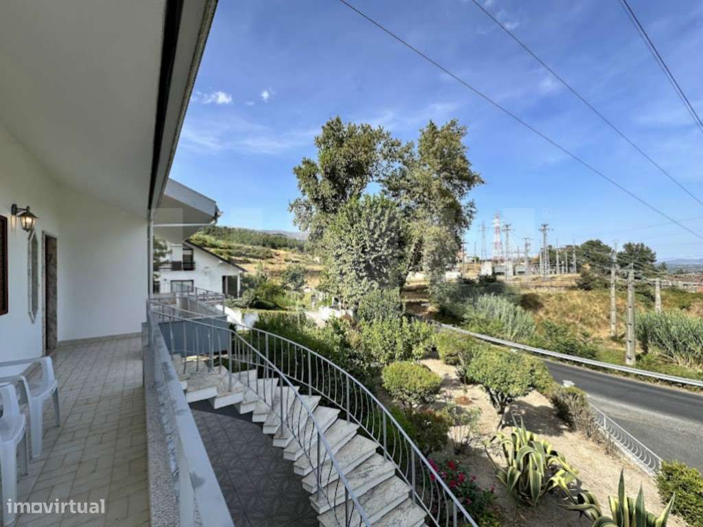 Moradia independente com dois apartamentos (T2 e T3) - Covilhã - Grande imagem: 5/60