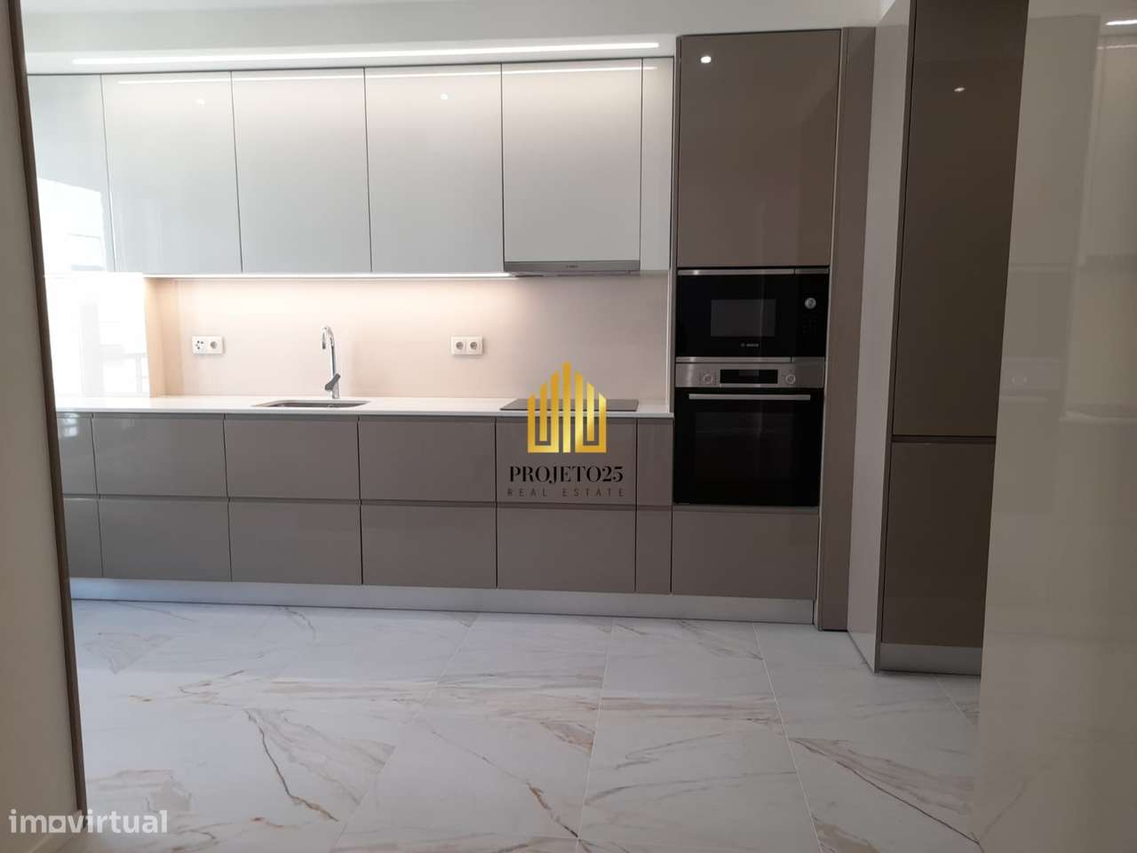 T3 NOVO de Luxo com área bruta de 170m2, junto ao centro e ao Metro!-16