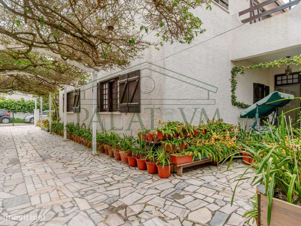 Moradia T5 centro da Charneca da Caparica-29