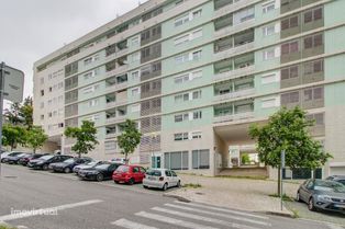 Apartamento T3 na Alta de Lisboa com um lugar de garagem e arrecadação