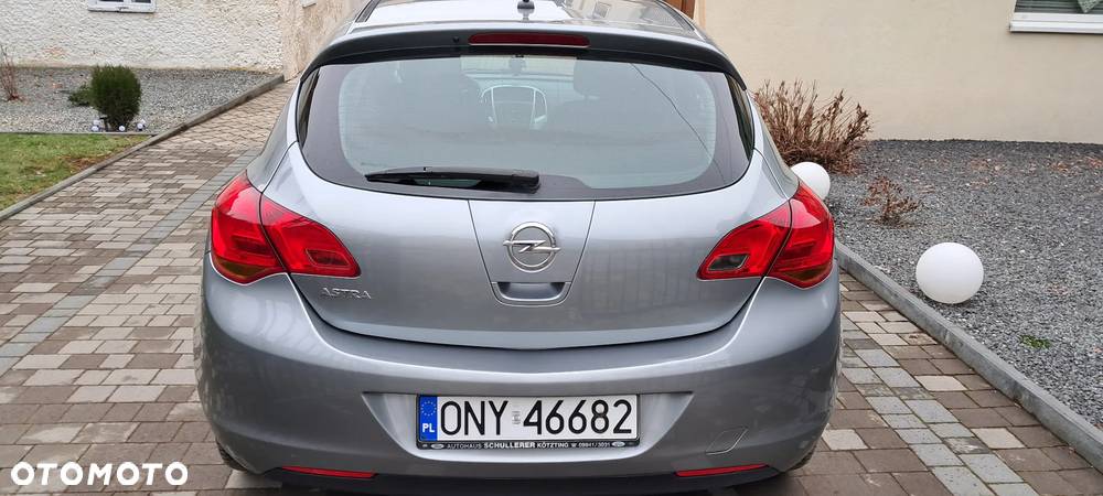 Opel Astra 1.4 ECOFLEX Cosmo - 9