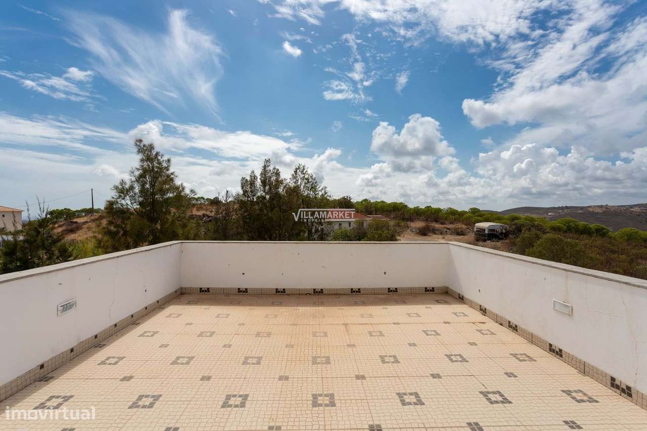 VILLA V3 composta por 2 andares com 435 m2 de terreno situada em Cotov-23