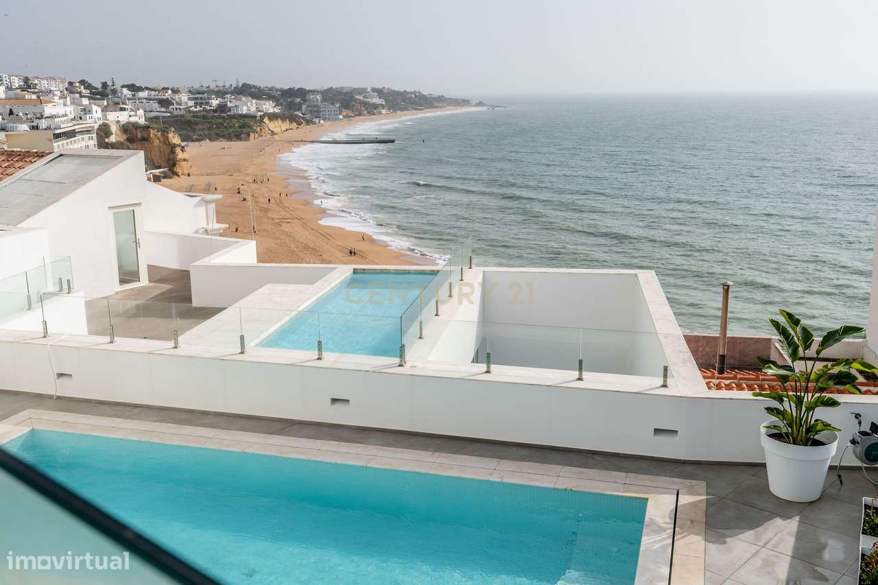 Moradia em Frente ao Mar com piscina, e grandes espaços exteriores. - Grande imagem: 4/58