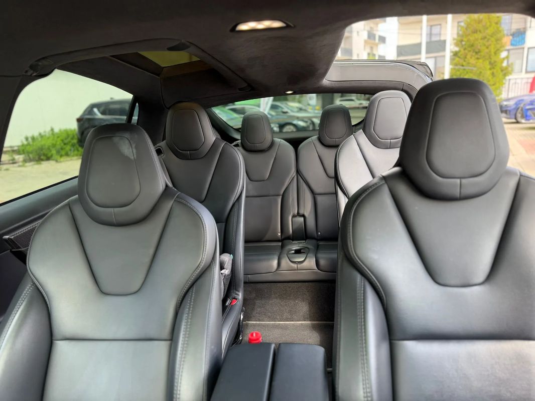 Tesla Model X - 7