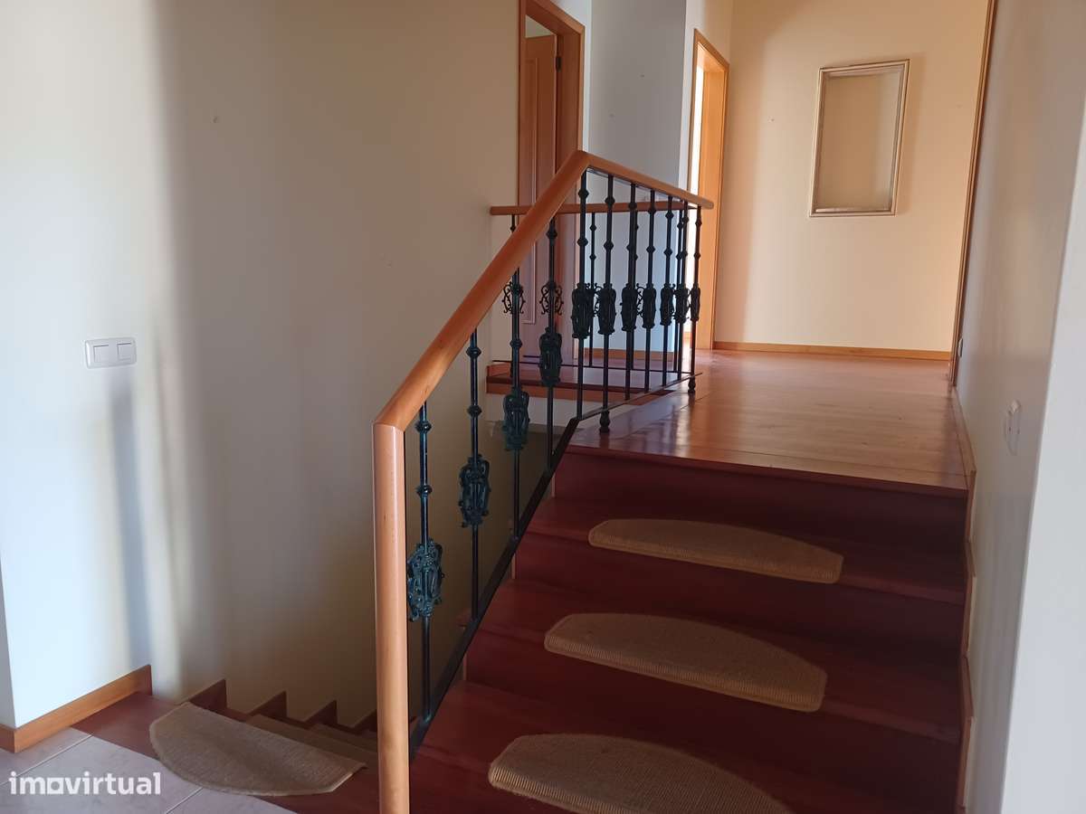 Mor.INDIVIDUAL  2300m2 de terreno + artigo urbano (Tipo T0)  em Lago-40