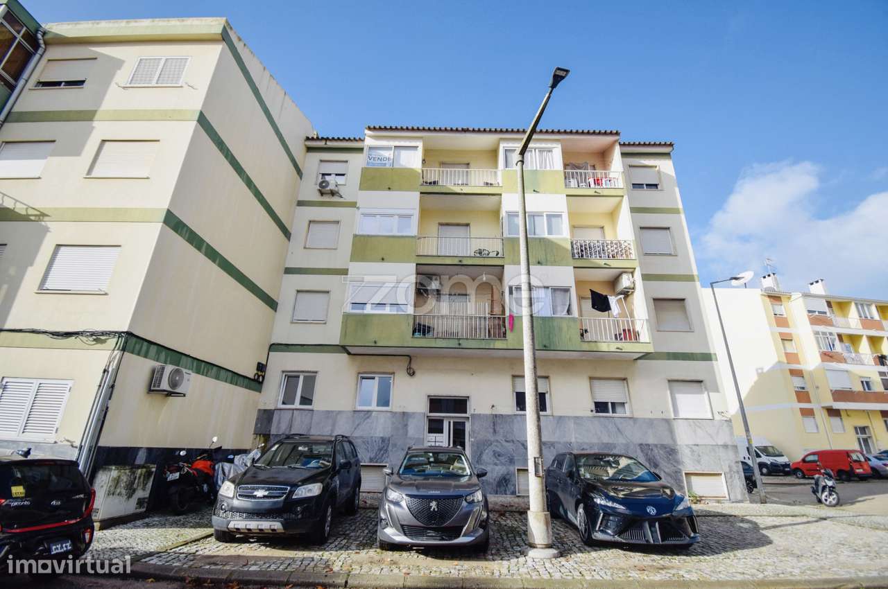 Apartamento T2 Totalmente Renovado em Paio Pires | Seixal-18
