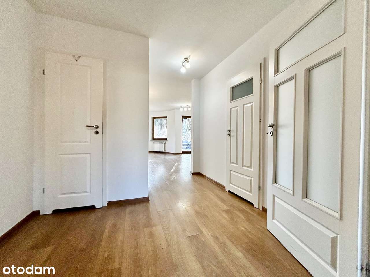 Gotowe 2 pokoje z ogródkiem, garażem i p. gospodarczym | Metro Trocka-8