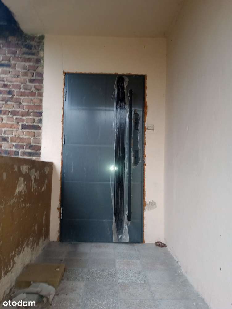 Dom w trakcie remontu w pięknej okolicy.-12