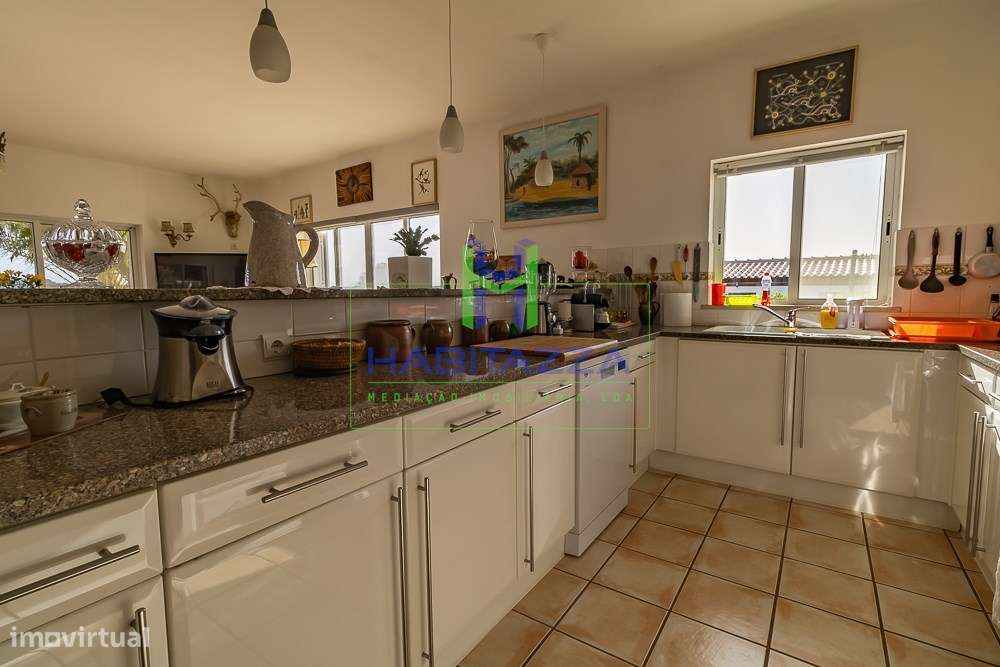 Fantástica Moradia Térrea T3+1, com piscina, grande jardim, e garagem,-34