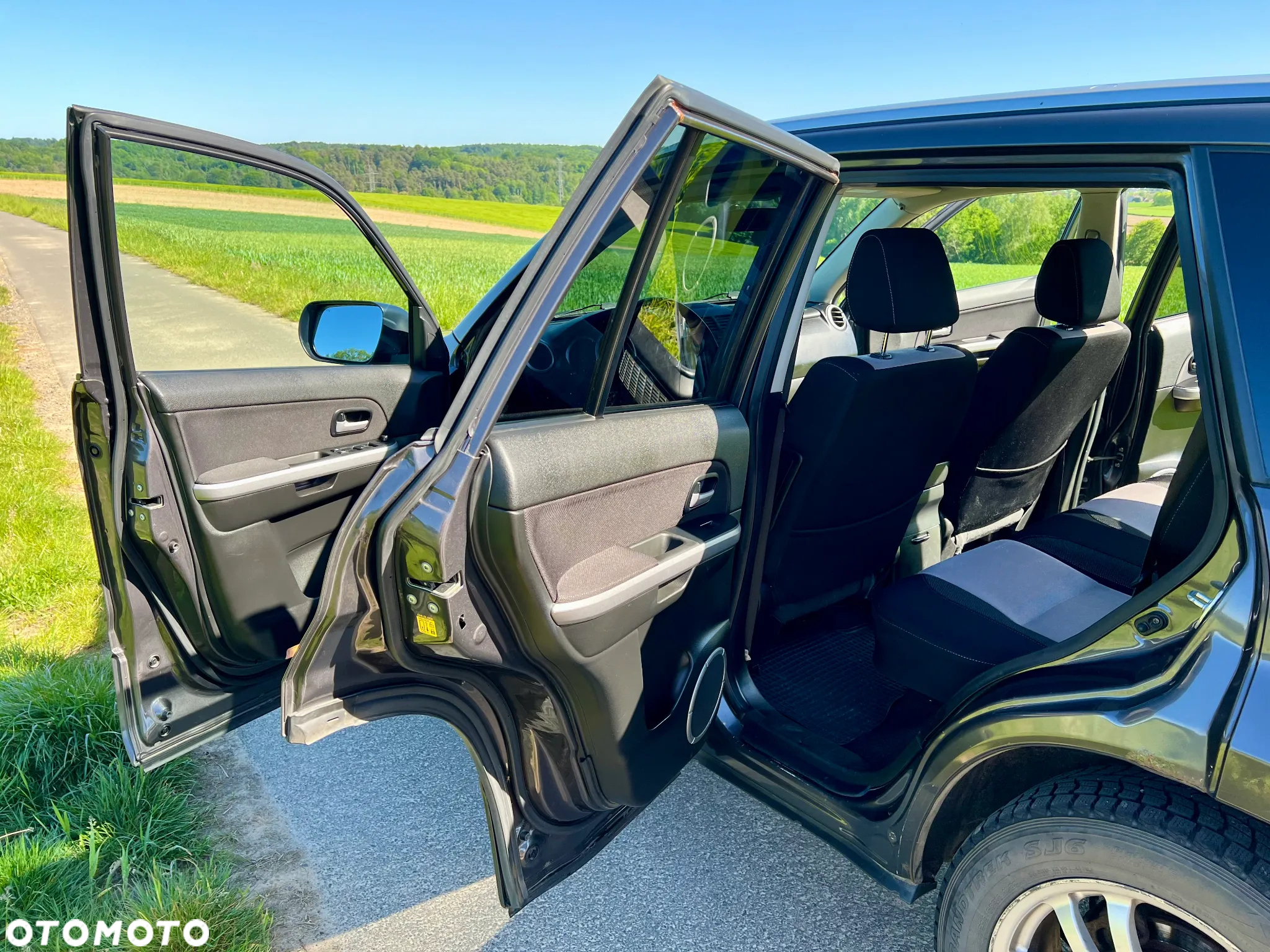 Suzuki Grand Vitara 2.4 De Luxe - 11