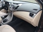 Hyundai Elantra 1.6 Comfort - 12