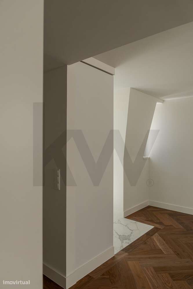 Apartamento Duplex T2+1 com Garagem e Terraço na Estrela-17