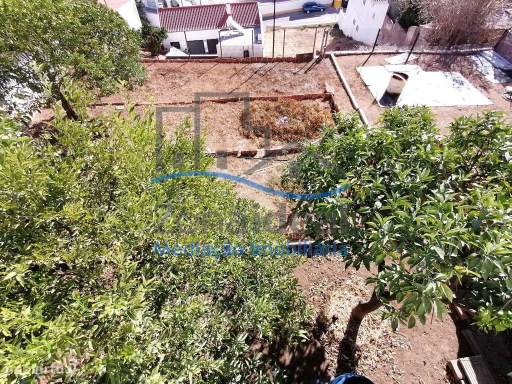 Moradia com dois pisos e logradouro, localizada em Alenquer-34