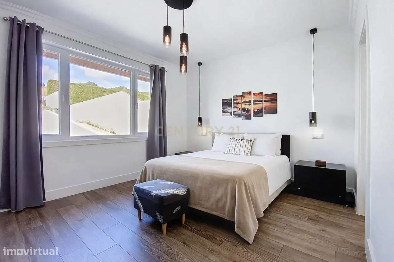 Moradia Moderna com Piscina + Apartamento Independente | Construção 20-27