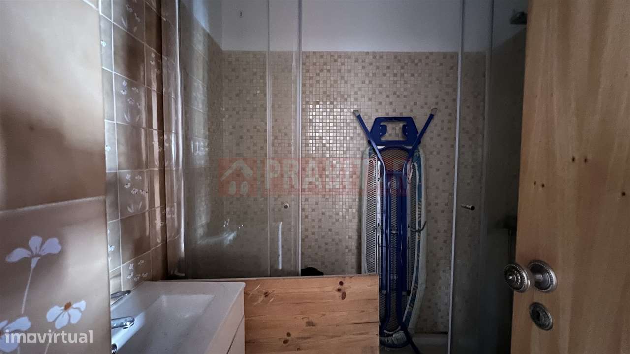 Apartamento T4 com garagem na Quinta D. João-20