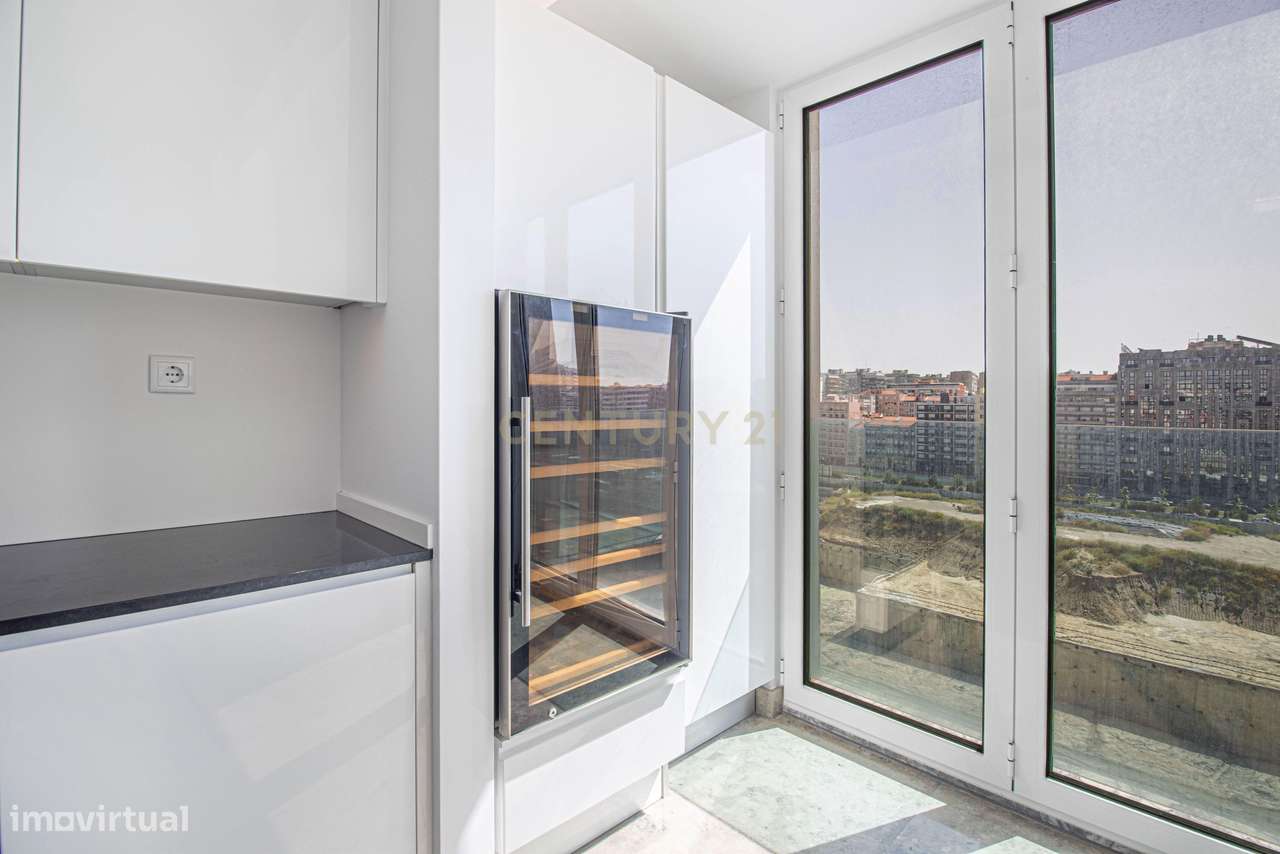 Apartamento T4 +1 com 272 m2 Vista Panorâmica em Lisboa e 3 Lugares de-7