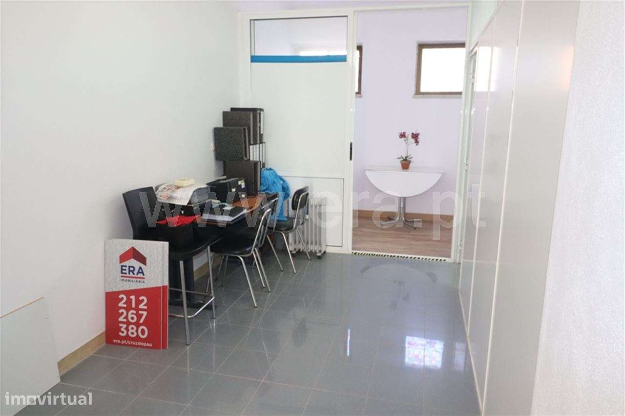 Duas Lojas com área total de 58m2; Quinta do Rouxinol - Grande imagem: 5/13