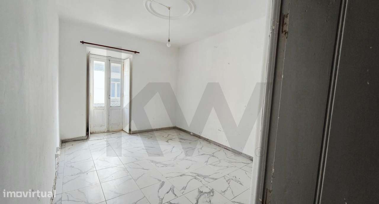 Moradia T3 de 3 Pisos no Centro da Ribeira Grande com Quintal-4