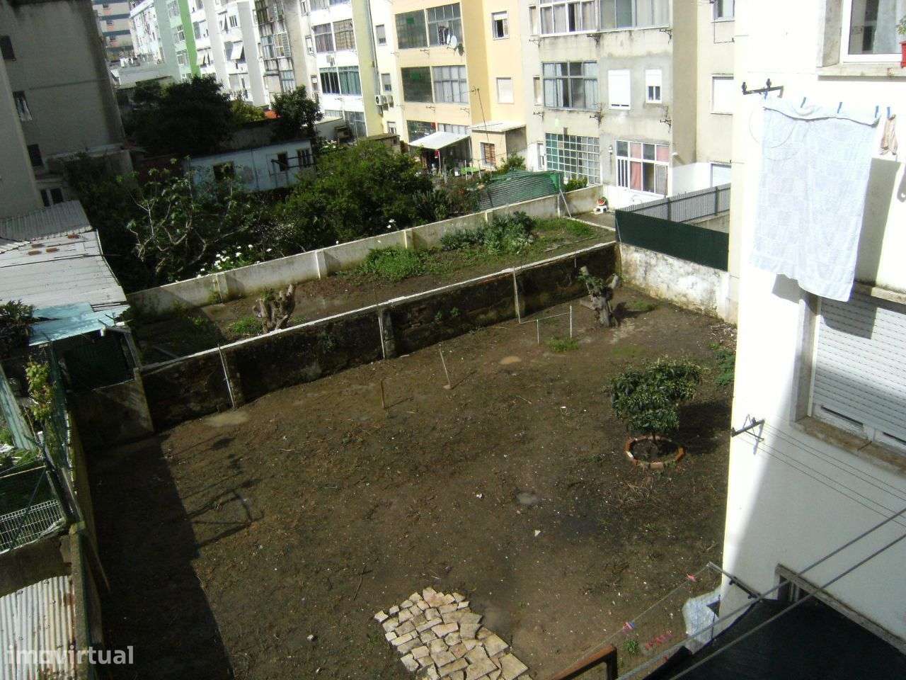 T0, quintal c/240m2, Av. D. Dinis, junto Pingo Doce, Metro Odivelas - Grande imagem: 5/26